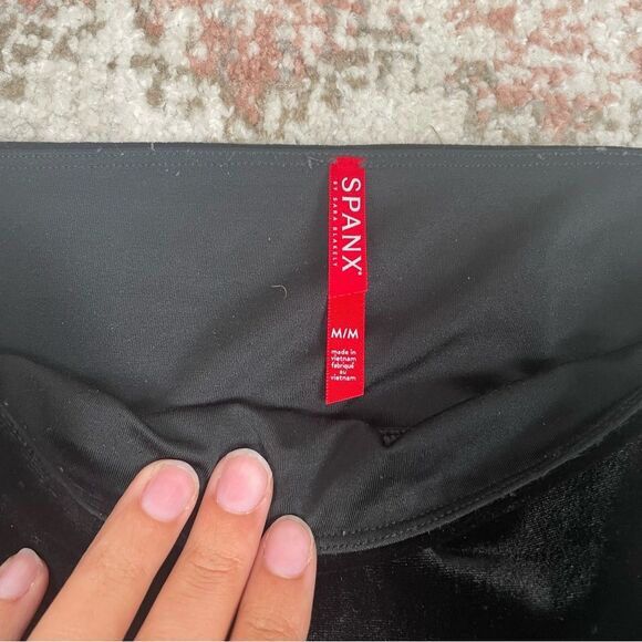 SPANX Shapewear Velvet Black Sculpting Leggings Size M Medium EUC - Picture 4 of 9